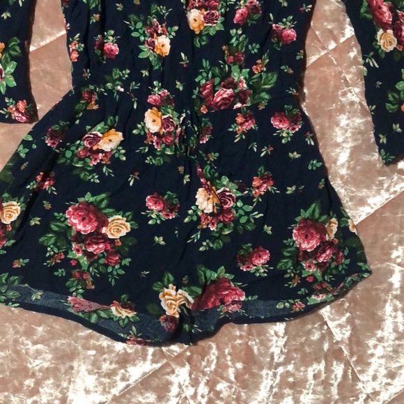 Floral Bell Sleeve Romper - Picture 2 of 4